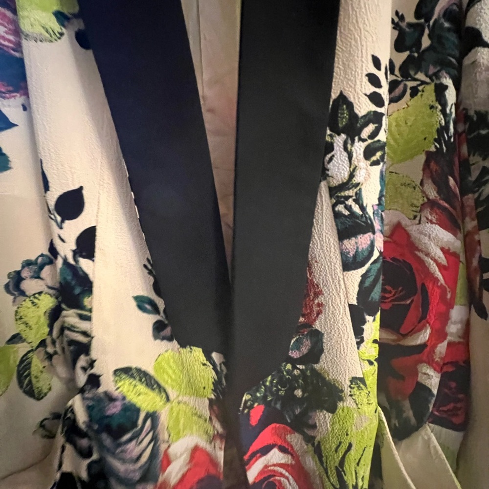 NEW VILA Floral Jacket with Black Trim - Picture 8 of 8